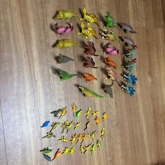 恐竜セット（22体プラス小恐竜30体）の画像