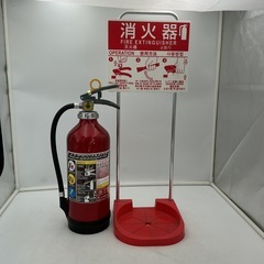 ①業務用消火器 2021年製 有効期限2031年 防災用品　消化器スタンド付きの画像