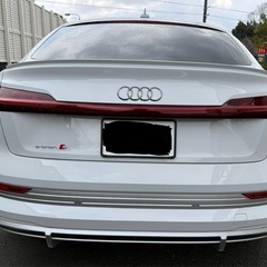 Audi  etron Sの画像