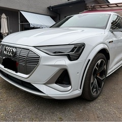 Audi  etron Sの画像