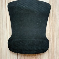 Amazonベーシック マウスパッド ジェル ハンドレスト付き 不規則 20×25cmブラック の画像