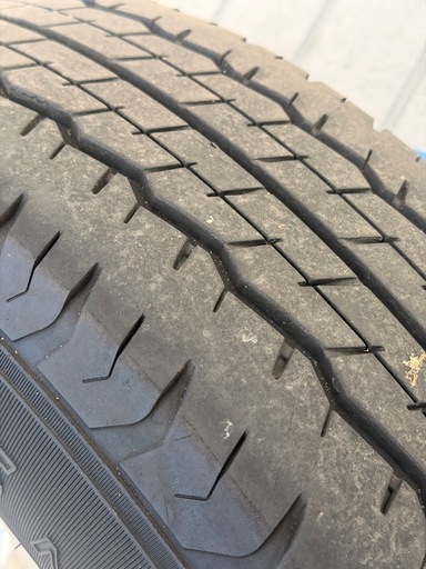 195/80R15 タイヤ アルミホイール 4本セット 
ハイエース