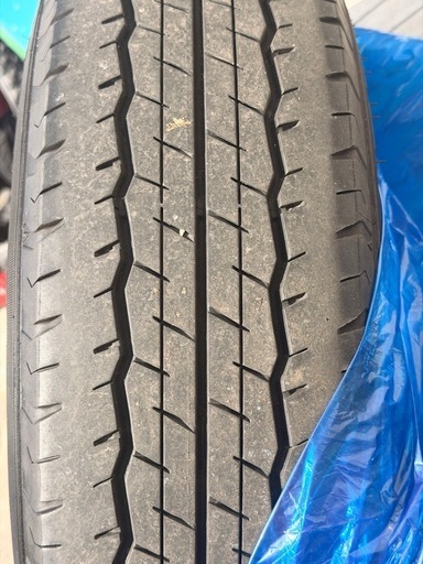 195/80R15 タイヤ アルミホイール 4本セット 
ハイエース
