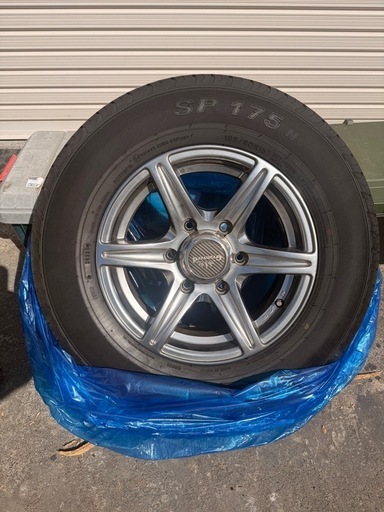 195/80R15 タイヤ アルミホイール 4本セット 
ハイエース