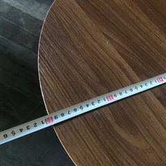 取引中明日予定丸テーブルの画像