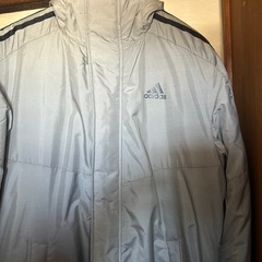 adidasベンチコートの画像