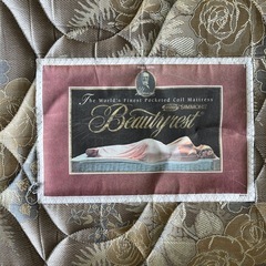 クイーンサイズベッドの画像