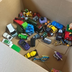 トミカ一箱の画像