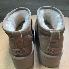 新品未使用UGG（アグ）25センチ  クラシック ウルトラ ミニ プラットフォーム　  の画像