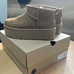 新品未使用UGG（アグ）25センチ  クラシック ウルトラ ミニ プラットフォーム　  の画像
