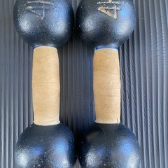 ＭＸＭＳトレーニングマットとダンベルの画像