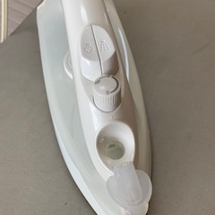 アイロンとアイロン台(足付き)の画像