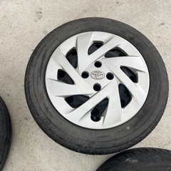 トヨタ純正 アクア 15インチ ホイールキャップ 185/60R15 ブリヂストン　4本セット価格 アクア ヤリス ヴィッツ 2018年製　夏タイヤの画像