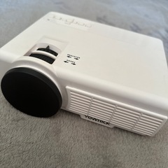 プロジェクターのみ　付属品箱全てありますの画像