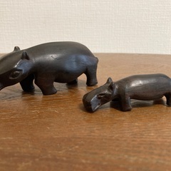 タンザニアの絵画2点とハンドメイド雑貨の画像