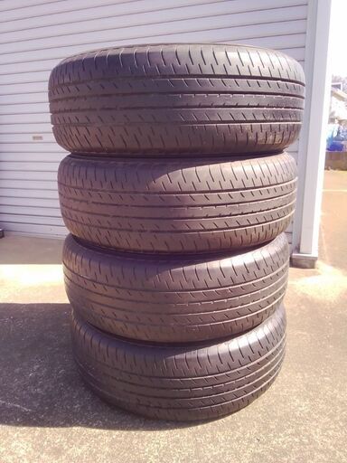 中古タイヤ4本セットYOKOHAMABluEarthE51 225／60R17引取りでお願いします。
