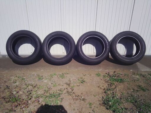 中古タイヤ4本セットYOKOHAMABluEarthE51 225／60R17引取りでお願いします。