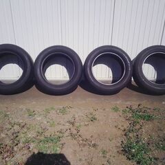 中古タイヤ4本セットYOKOHAMABluEarthE51 225／60R17引取りでお願いします。の画像