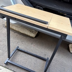 折りたたみサイドテーブル / ノートPCデスクの画像