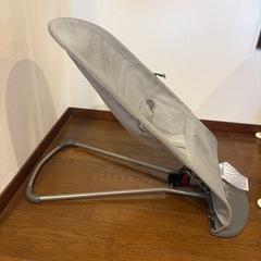 あすみが丘｜ベビービョルン バウンサー（メッシュ グレー）＋ハイチェア 白の画像