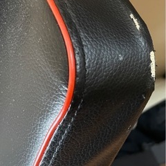 トレーニングベンチとダンベルの画像