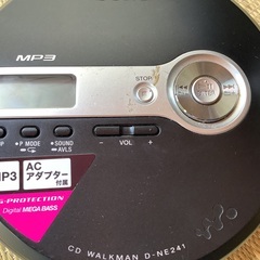 ジャンク品　ソニー　CDプレイヤー　SONY CD WALKMAN D-NE241  再生確認済み　ポータブルCDプレイヤーの画像