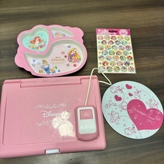 プリンセス好きなお子様へ⭐️パソコン、ランチプレート🍙、シール⭐️の画像