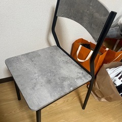 2人用ダイニングテーブルの画像