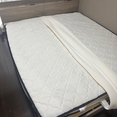 RASIK   クイーンベッドフレームとマットレスのセットの画像