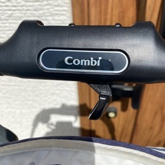 ベビーカー、チャイルドシート、風呂桶のセットの画像