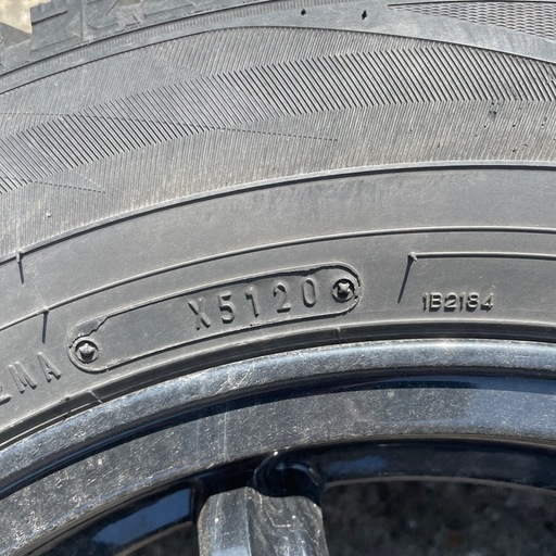 スタッドレスタイヤ　４本セット　ダンロップ　205/65R16