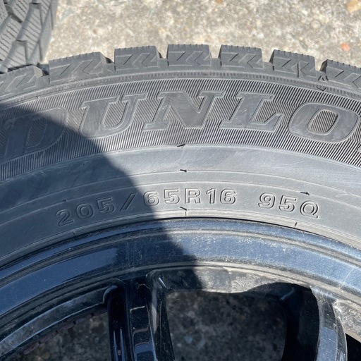 スタッドレスタイヤ　４本セット　ダンロップ　205/65R16