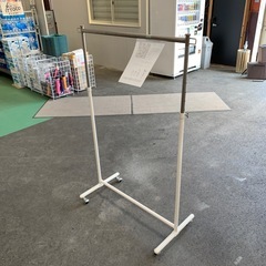 ハンガーラックの画像