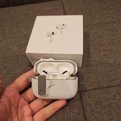 Apple Airpods Pro with caseの画像