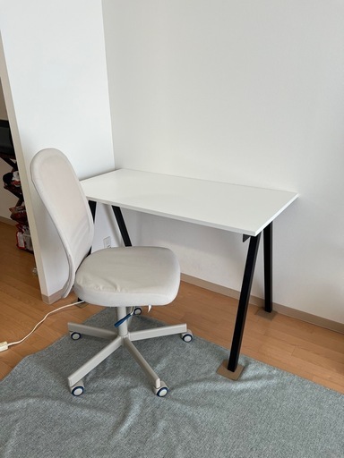 IKEA デスクとチェア