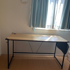 ゲーミングデスクの画像