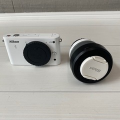 【極美品】ニコン Nikon1 J1 10-30 NIKKOR ホワイトの画像