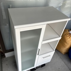 レンジ台付きキッチン収納棚の画像