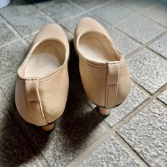 美品】ベージュパンプス 卒業式　入学式23.5の画像
