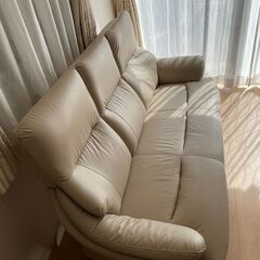 【3月いっぱいで処分予定】3人掛けソファー(ベージュ)｜まだまだ使えますの画像