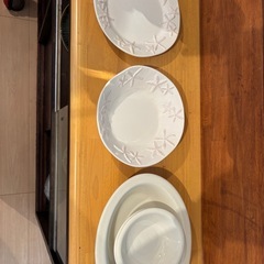 白いオシャレな食器の画像