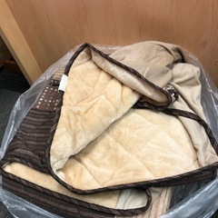 ◆早い方優先‼︎ ☆新品‼︎未使用品‼︎ ☆こたつかけ布団　正方形　ハイタイプ　裏起毛　ブラウンの画像