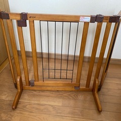 ペット用ドア付きゲート　リッチェル製の画像