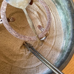 [取引成立見込み]アンティーク　(おそらく)真鍮製の火鉢　火箸、ごとく、灰ならしの画像