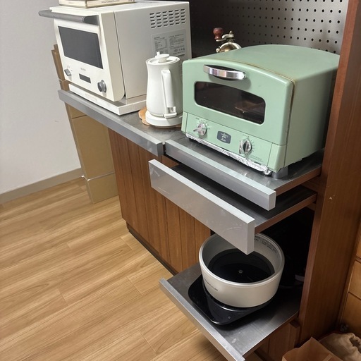 unicoの食器棚です！ 3月末には締切ます