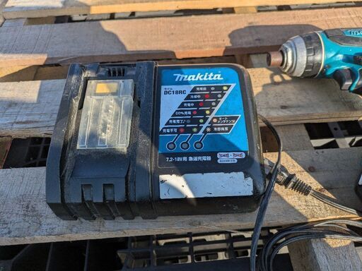 マキタ充電式18Ｖ ４スピードインパクトドライバーTP141D　バッテリー一個、充電器付き