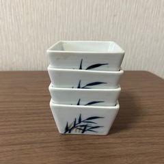 四角の小鉢4個の画像