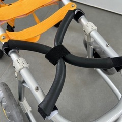 【中古】バックヤードファクトリーぶる 中型犬用 アルミパイプ4輪カート&アゴ乗せ付き 犬の車椅子 犬用 介護 歩行補助 BFぶるの画像