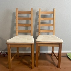 IKEA ダイニングテーブルとチェアのセットの画像