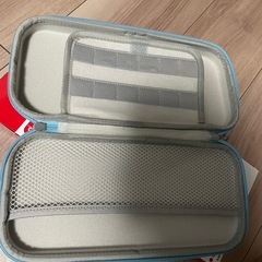 任天堂スイッチNintendo Switch ケース 赤青葉柄の画像